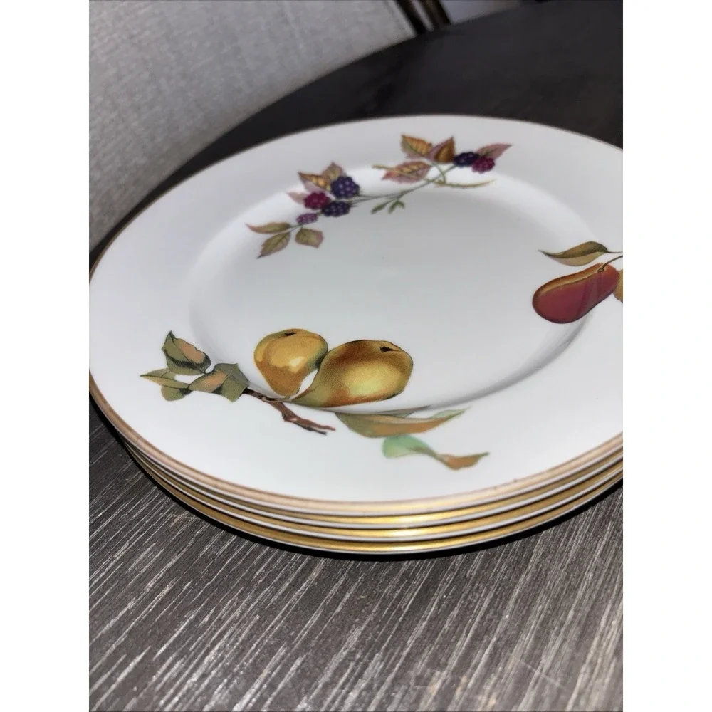 VINTAGE SET OF FOUR ROYAL WORCESTER EVESHAM GOLD PORCELAIN SALAD PLATES 8-1/4
